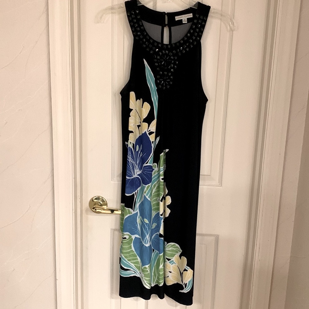 Flower prints dress with black stones